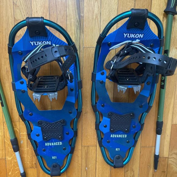 Yukon Charlie 821 Advanced Snowshoes, Blue w/ Olive Green Sherpa walking sticks - Picture 3 of 8